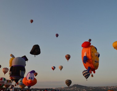 globos volando festival internacional lobo leon