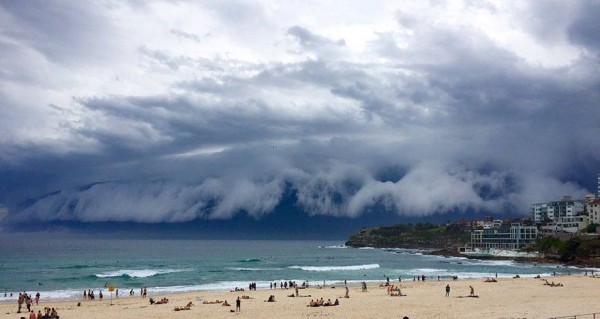 tsunami nubes sydney australia