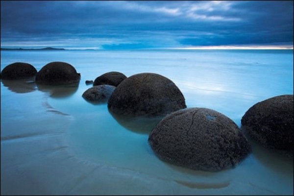 moeraki rocas esfericas piedra nueva zelanda