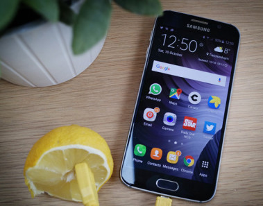 Cómo cargar tu celular con un limón