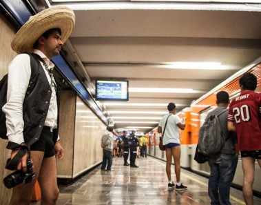 Hoy es el FlashMob sin pantalones en el metro de la CDMX ¡Saca el calzón!