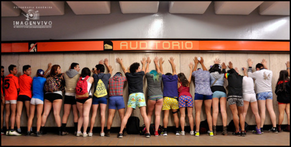 Hoy es el FlashMob sin pantalones en el metro de la CDMX ¡Saca el calzón!  (+Vídeo) | Coyotitos