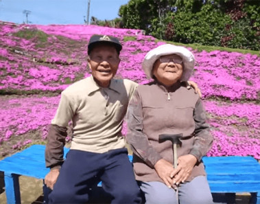 Un apasionado esposo trabajo dos años que dar a su esposa ciega una HERMOSA sorpresa