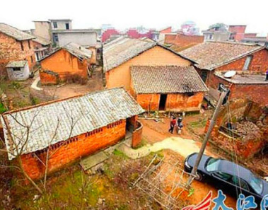 Conoce la historia del millonario que regreso a su pueblo 50 años después para transformarlo
