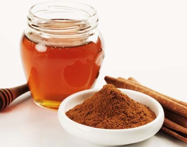 Beneficios de consumir canela con miel