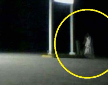 Aparece "La Llorona en una gasolinera en México