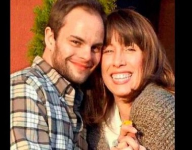 Esta madre se enamoró de su hijo y quiere tener un hijo con él