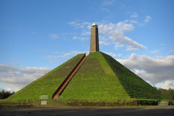 piramide de austerlitz holanda