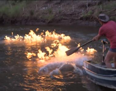Este hombre prendió fuego a un río para concienciar al mundo