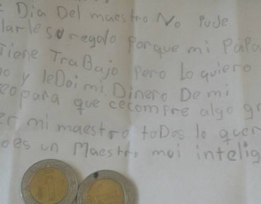 Niña mexicana le da el mejor regalo a su profesor con tan solo 2 pesos