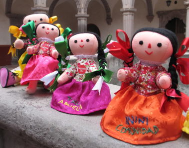 Xahni, la muñeca indígena que habla español y otomí