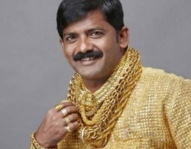 ¿Qué pasó con el millonario que tenía la camisa de oro más cara del mundo?