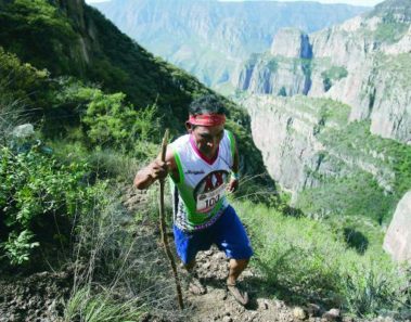 Este indígena rarámuri corrió más de 100 kilómetros en Chihuahua