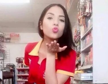 ofrecen 1 millón de pesos a #LadyOxxo para posar