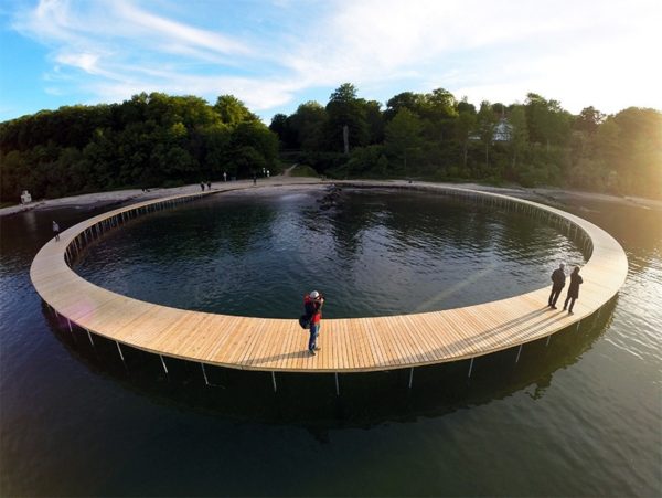 En Aarhus Dinamarca puedes caminar por un puente infinito