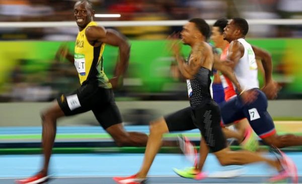 ¿Por qué está foto de Usain Bolt ganando su medalla en Río 2016 está causando tanto furor?