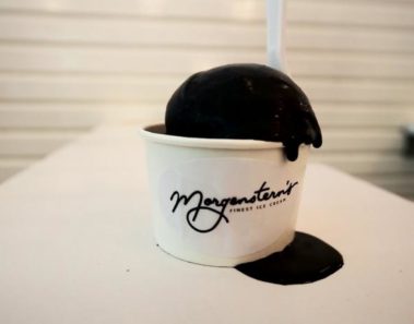 ¿Te atreverías a probar este helado de color negro?