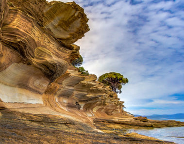 Los acantilados pintados de Maria Island en Australia