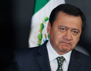 Osorio Chong pirateó su título, solo curso hasta el quinto semestre
