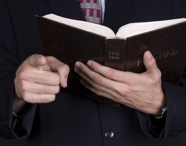 biblia pastor iglesia