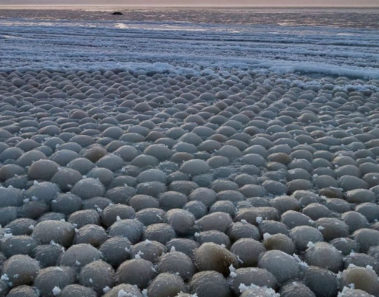 bolas de hielo congeladas