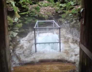 coudersport pennsylvania cueva produce hielo solo en verano