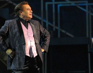 Solo habían pasado unas horas después de la muerte de Juan Gabriel y su cuñado vació su casa en Cancún