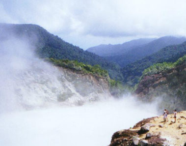 Conoce el lago hirviente de Dominica
