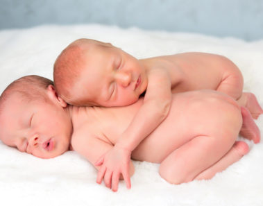 Este pequeño nació antes que su hermano mayor, ¿cómo es eso posible?