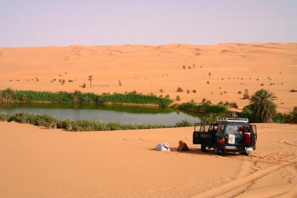 los lagos de las dunas de ihhan ubari en libia sahara