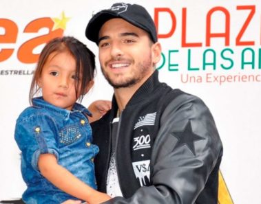 Maluma adoptó a una niña mexicana. El motivo de la adopción te dejará el corazón derretido