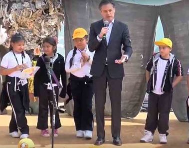 La niña que corrigió al Secretario de Educación ahora también corrigió a Peña Nieto