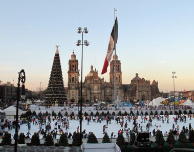 El 1 de diciembre abre la pista de hielo en el Zócalo de CDMX. ¡Preparate!