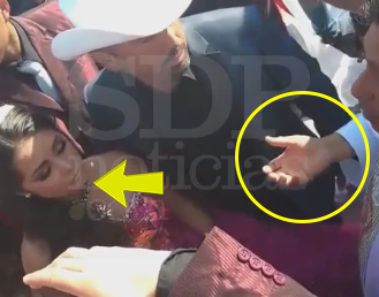 La misa de los XV de Rubí fue un gran desastre. Mira por qué el sacerdote ya no aguantaba más...