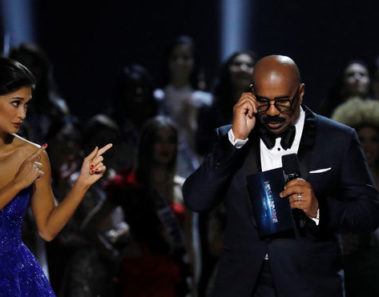 Mira cómo se vengó la ex Miss Universo del presentador del certamen del año pasado