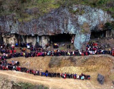 Un chino logró reunir a los 500 miembros de su familia para tomarse una foto