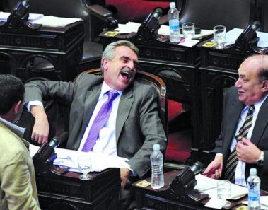 Diputados aprobaron reducir un 50% el salario cuando el trabajador enferme por causa laboral