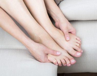 Mira por qué debes de darle un masaje a tus pies antes de ir a dormir. ¡Realmente increíble!