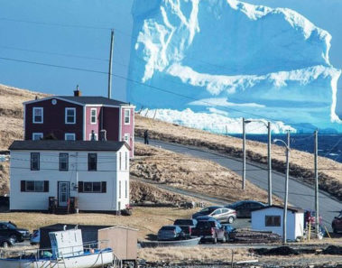 Una mañana, la gente de este pueblo despertó y vio un iceberg frente a sus casas