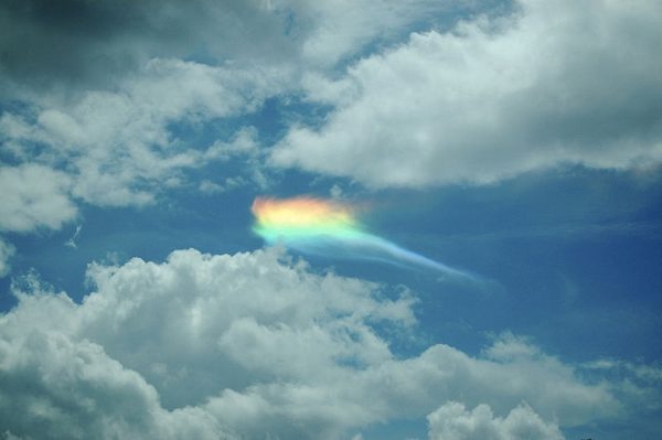 ¿Cómo se forman los extraños arcoíris de fuego?