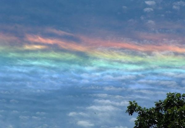 ¿Cómo se forman los extraños arcoíris de fuego?