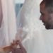 En medio de la boda, el novio le dijo algo impactante a la hija de su prometida