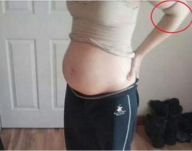 Mujer embarazada publicó una foto de su panza. Cuando la policía vio la foto la arrestó de inmediato