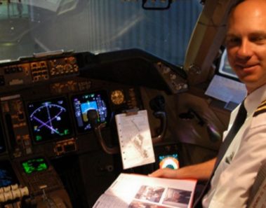 Mujer les regalo unas galletas a los pilotos. Cuando leyeron la nota que las acompañaban quedaron asombrados