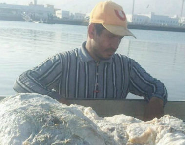 Cuando vio lo que había pescado tuvo que escapar de su pueblo y se convirtió en un millonario