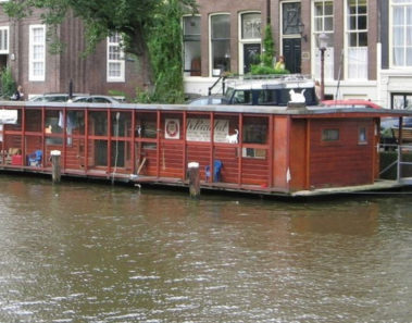 Poezenboot, una casa flotante para gatos en Ámsterdam