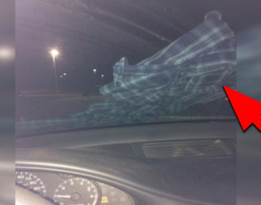 Cuando veas ROPA en el parabrisas de tu AUTO por ningún motivo la toques