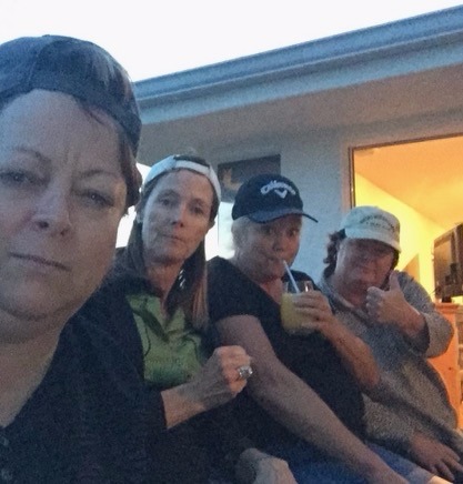 4 amigos mandan un selfie a sus madres. ¡Pero el selfie que le mandan ellas es mucho mejor!