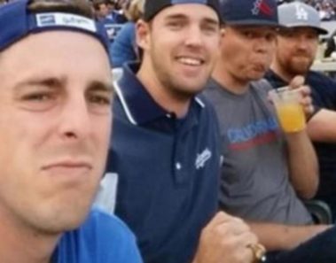 4 amigos mandan un selfie a sus madres. ¡Pero el selfie que le mandan ellas es mucho mejor!