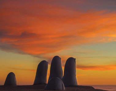 Esculturas de manos gigantes alrededor del mundo